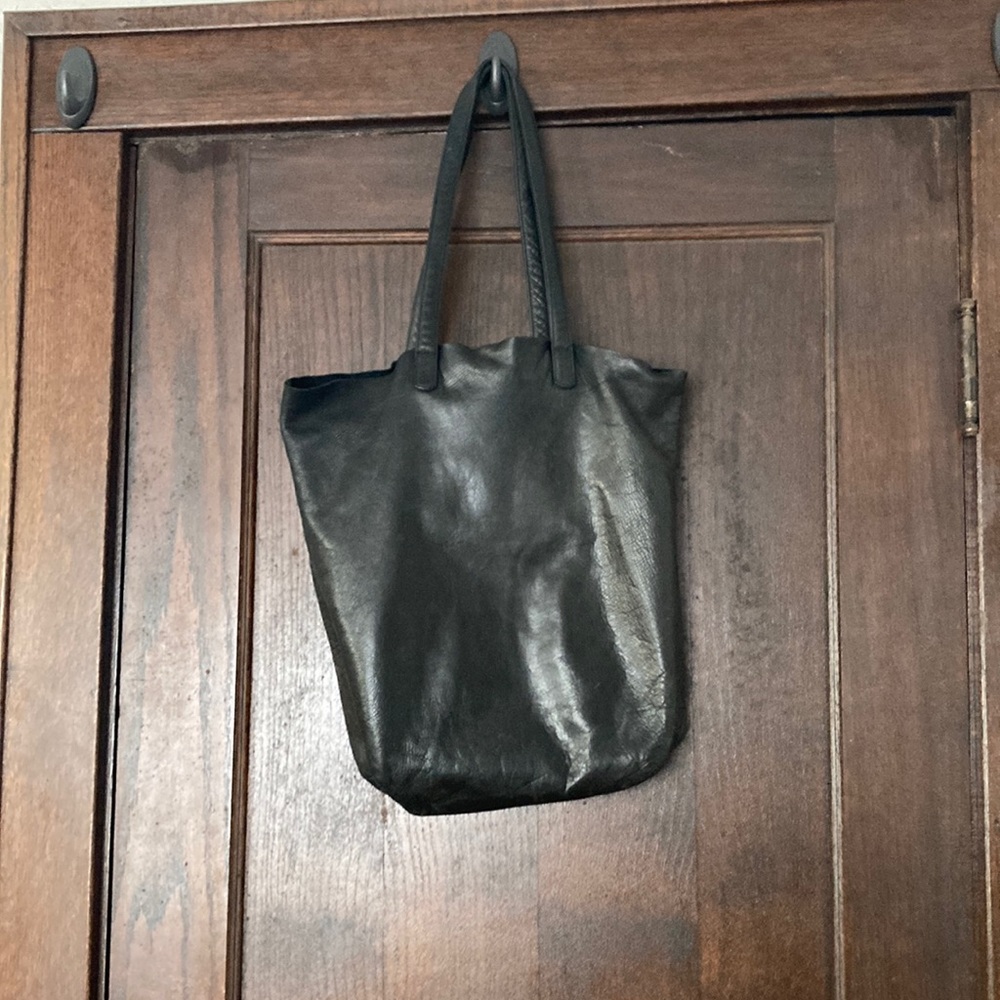 Black leather Baggu bag